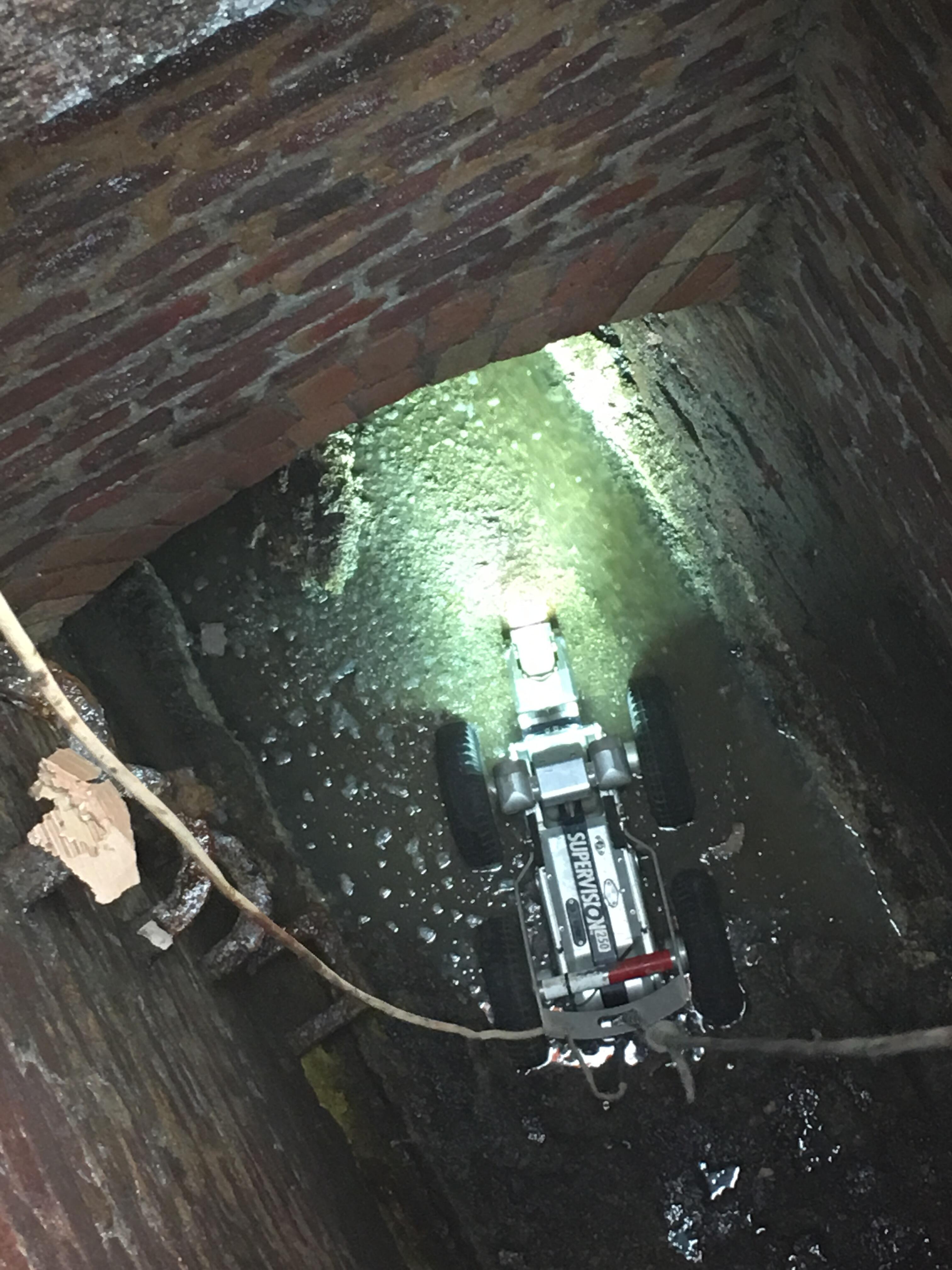 Sewer inspection crawler camera for large pipelines