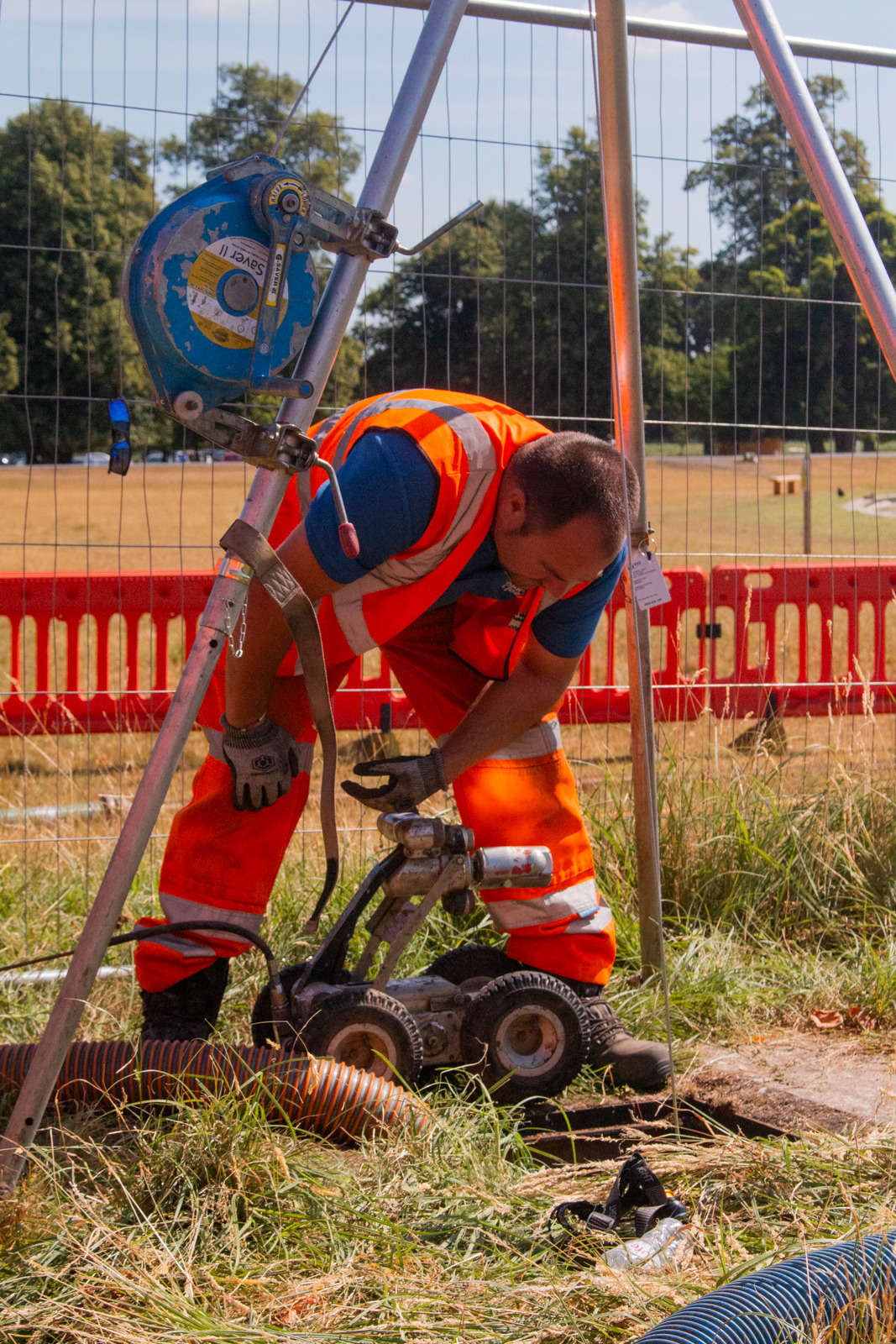 Combination unit handling drainage maintenance in London